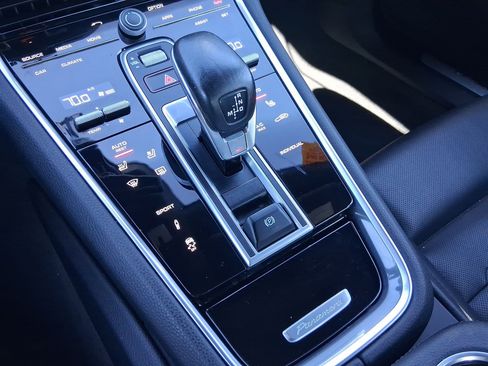 Used 2019 Porsche Panamera 4 image 19