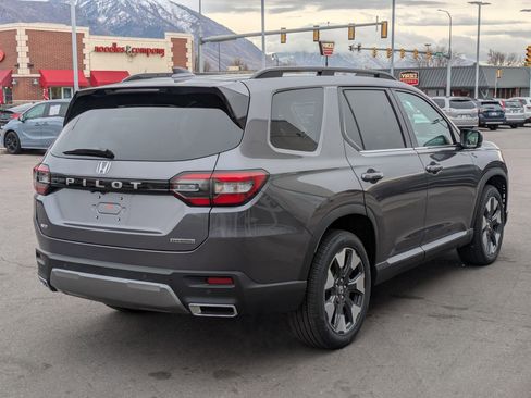 New 2026 Honda Pilot Touring image 3