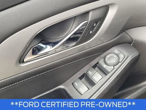 Used 2023 Chevrolet Traverse LT image 19