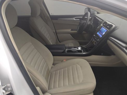 Used 2019 Ford Fusion SE FWD image 21