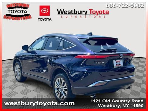 Certified 2024 Toyota Venza XLE AWD/4WD image 9