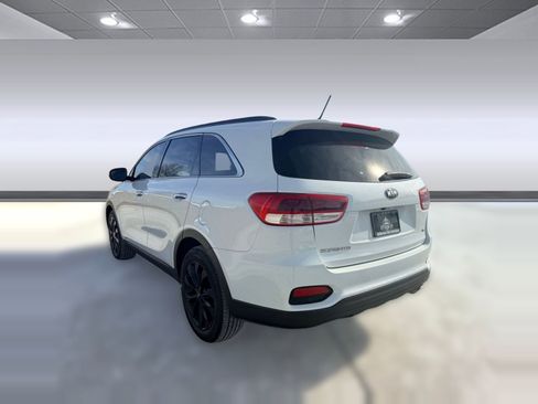 Used 2019 Kia Sorento S image 3