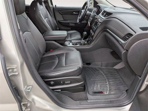 Used 2017 Chevrolet Traverse LT image 29