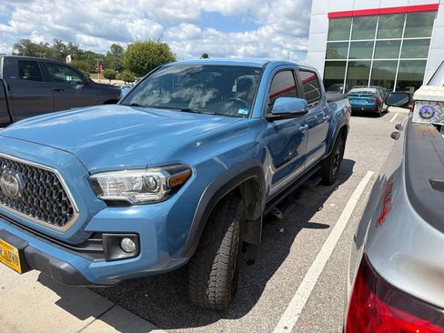 Used 2019 Toyota Tacoma TRD Off-Road AWD/4WD image 2
