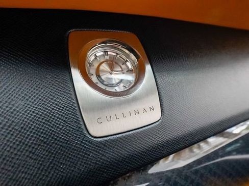 Used 2020 Rolls-Royce Cullinan Black Badge image 60