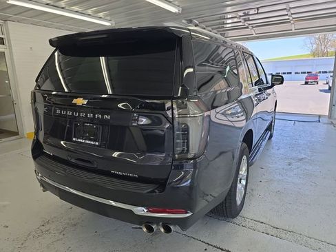 Used 2025 Chevrolet Suburban Premier AWD/4WD image 5