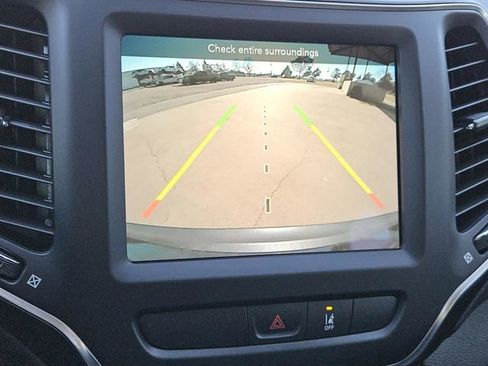 Used 2022 Jeep Cherokee Latitude Lux image 17