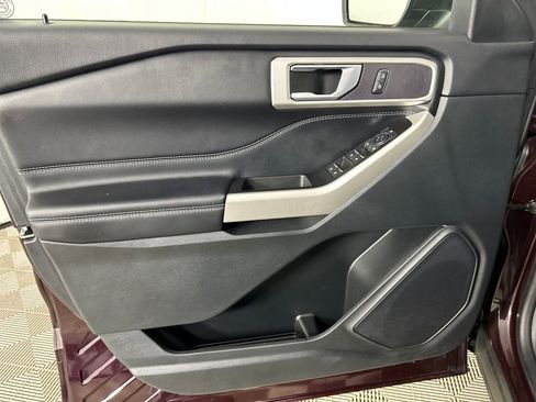 Used 2022 Ford Explorer XLT w/ Equipment Group 202A AWD/4WD image 11