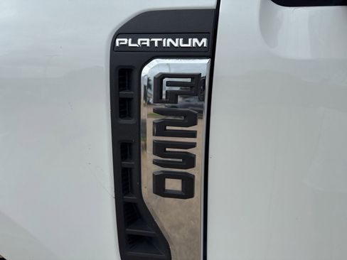 Used 2024 Ford F250 Platinum AWD/4WD image 8