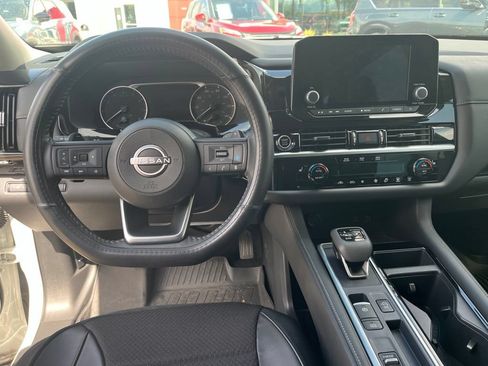 Certified 2024 Nissan Pathfinder SV FWD image 8