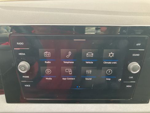 Used 2025 Volkswagen Jetta SE FWD image 23
