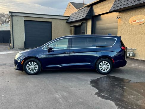 Used 2018 Chrysler Pacifica Touring Plus image 16