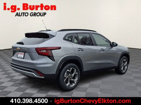 New 2026 Chevrolet Trax LT w/ Driver Confidence Package FWD image 4