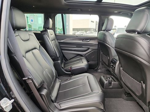 Used 2024 Jeep Grand Cherokee L Limited w/ Luxury Tech Group II image 14