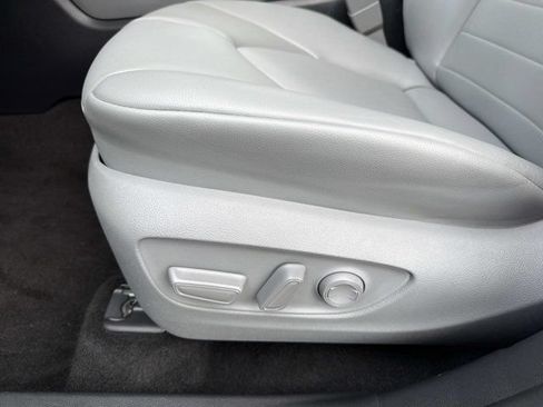 Used 2023 Toyota Highlander XLE FWD image 10