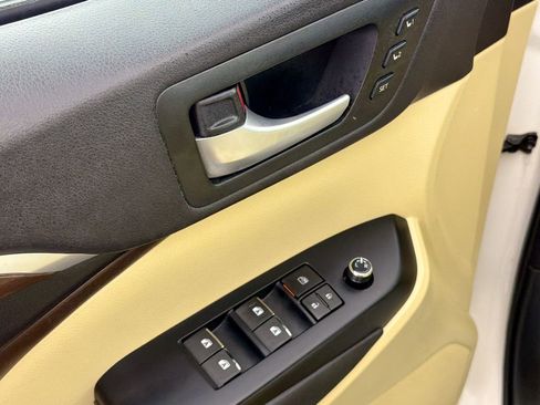 Used 2016 Toyota Highlander Limited image 18