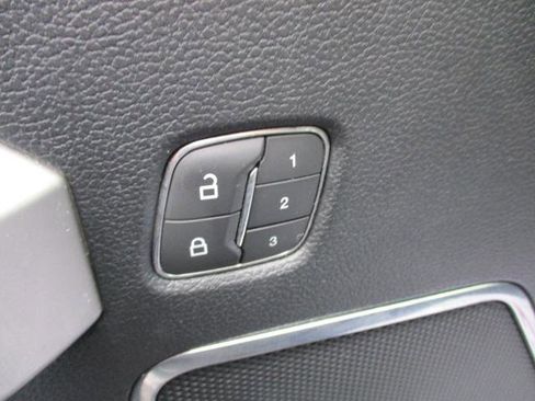 Used 2020 Ford F150 Lariat image 16