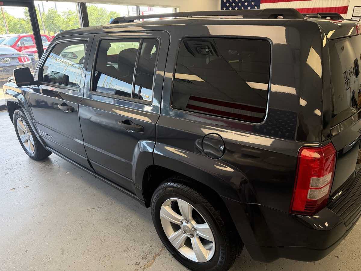 Used 2014 Jeep Patriot Sport w/ Tire & Wheel Group FWD image 4