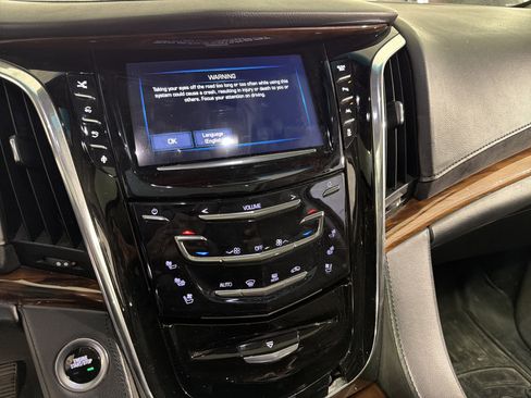 Used 2016 Cadillac Escalade ESV Premium AWD/4WD image 19