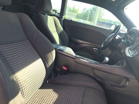 Used 2019 Dodge Challenger SXT RWD image 11