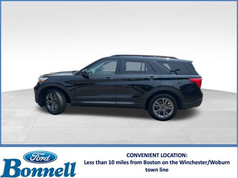 Used 2022 Ford Explorer XLT w/ Equipment Group 202A image 2