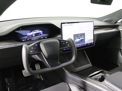 Used 2021 Tesla Model S Plaid image 7