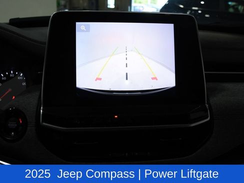 Used 2025 Jeep Compass Latitude w/ Sun & Sound Group AWD/4WD image 20