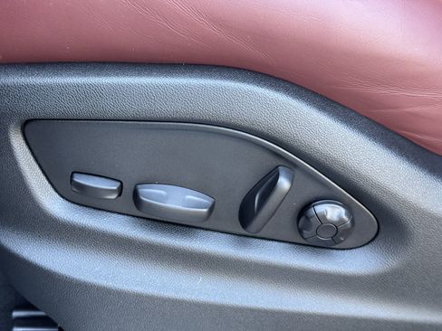 Certified 2025 Porsche Cayenne Coupe AWD/4WD image 26
