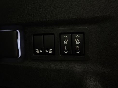 Used 2021 GMC Yukon XL Denali w/ Denali Premium Package image 10