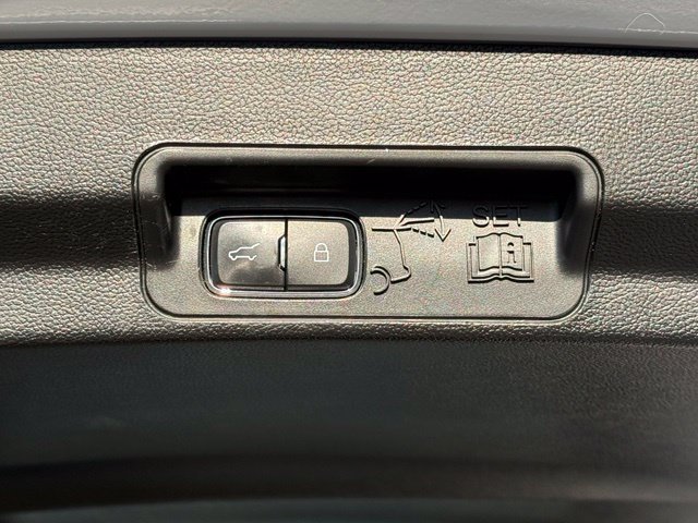 Used 2020 Ford Explorer XLT AWD/4WD image 11