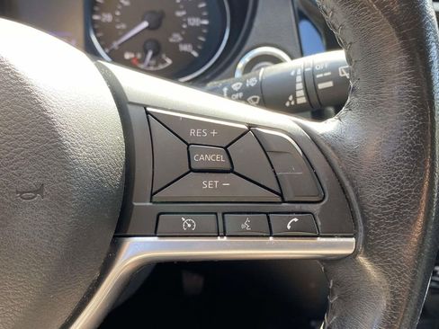 Used 2018 Nissan Rogue SV image 22