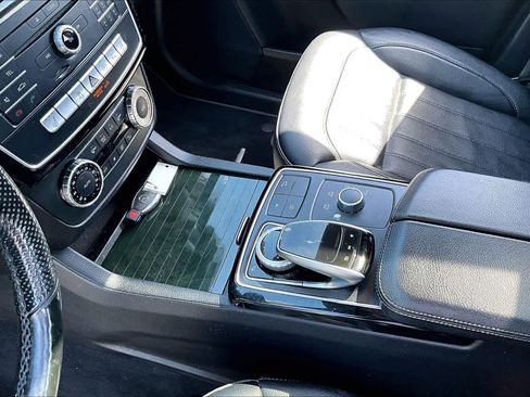 Used 2019 Mercedes-Benz GLE 400 4MATIC image 17