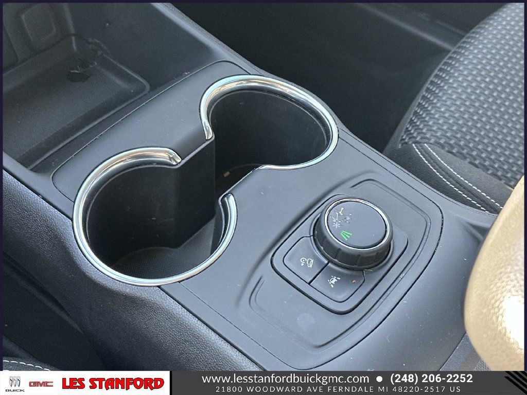 Used 2024 GMC Terrain SLE FWD image 32