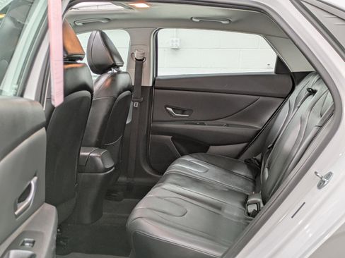 Used 2022 Hyundai Elantra Limited image 25