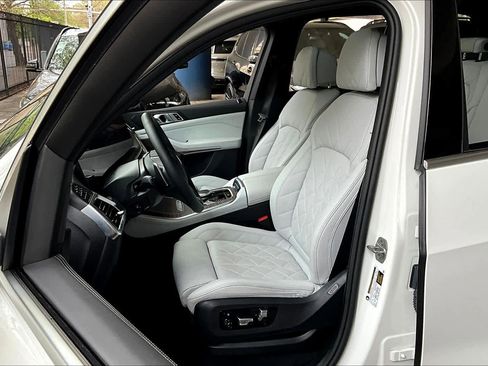 Certified 2026 BMW X5 sDrive40i w/ Climate Comfort Package RWD image 9