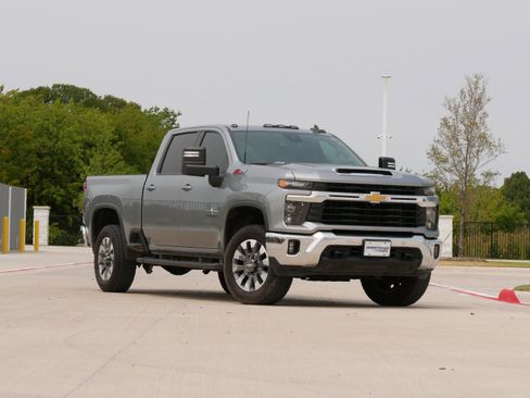 Used 2025 Chevrolet Silverado 2500 LT w/ Texas Edition AWD/4WD image 2