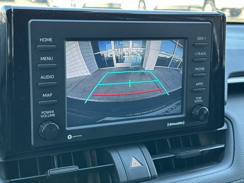 Used 2022 Toyota RAV4 LE image 19