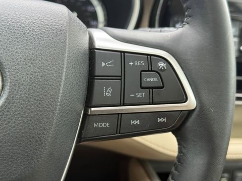 Used 2022 Toyota Highlander XLE image 29