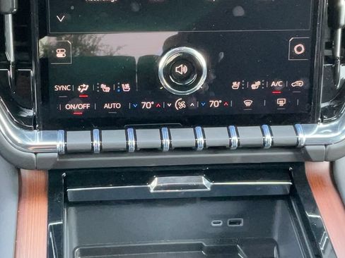 Used 2026 GMC Yukon XL Denali w/ Sun & Power Step Package AWD/4WD image 21
