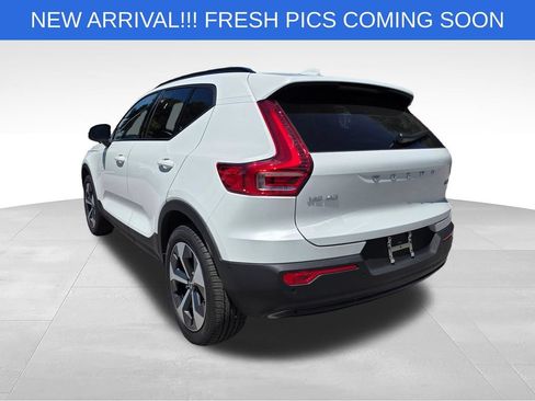 Used 2026 Volvo XC40 B5 Plus AWD/4WD image 6