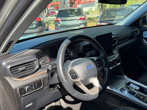 Used 2024 Ford Explorer Limited image 7
