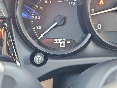 Certified 2025 Porsche Macan image 14