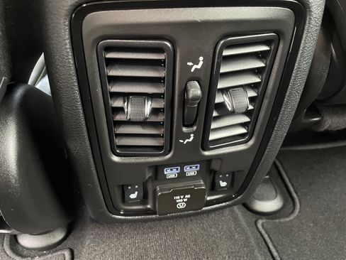 Used 2024 Dodge Durango GT image 27