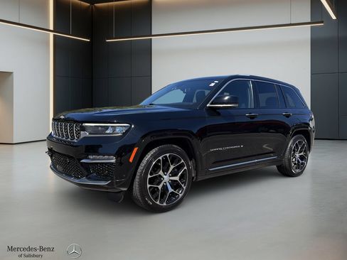 Used 2022 Jeep Grand Cherokee Summit AWD/4WD image 1