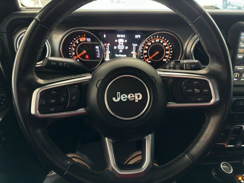 Used 2018 Jeep Wrangler Unlimited Sahara image 9
