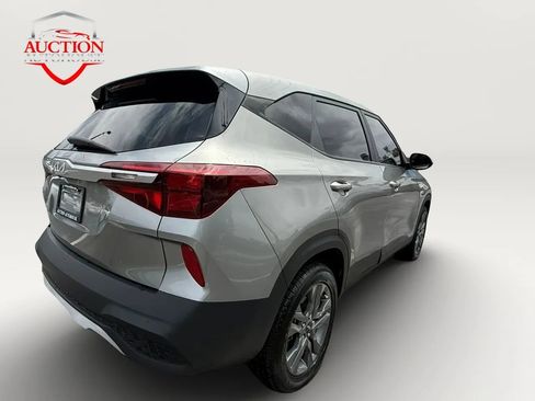 Used 2023 Kia Seltos LX AWD/4WD image 5