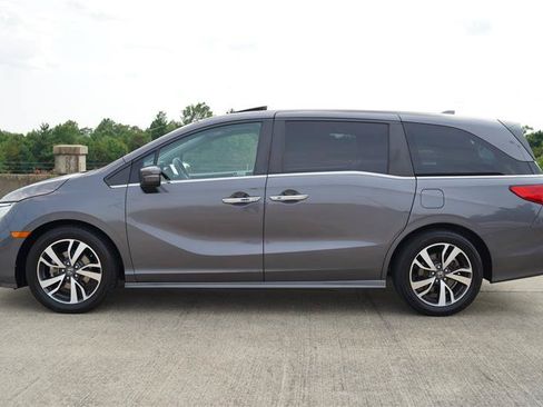 Used 2021 Honda Odyssey Touring image 2