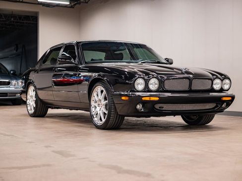 Used 2002 Jaguar XJ8 RWD image 7
