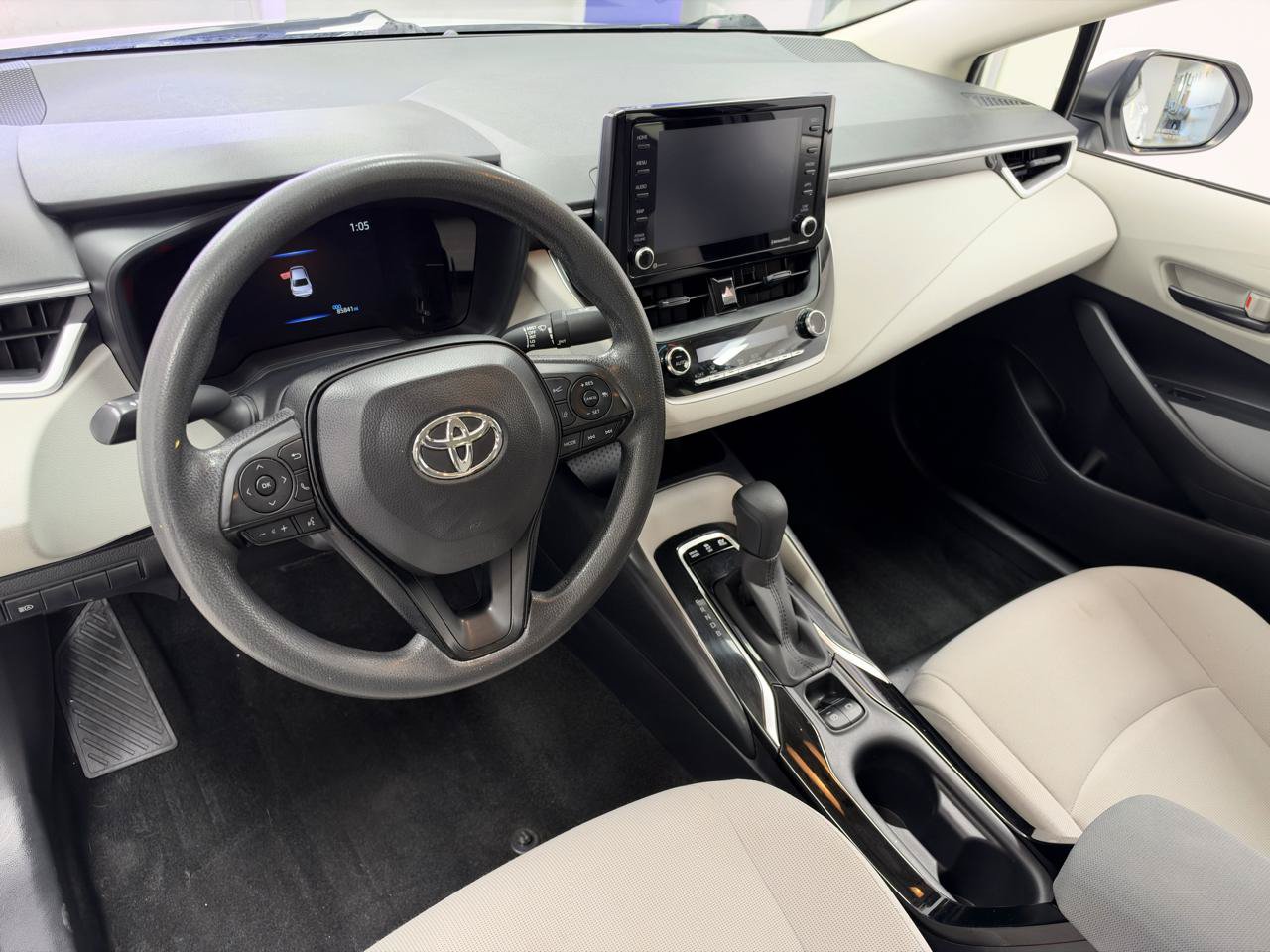 Used 2022 Toyota Corolla LE FWD image 26