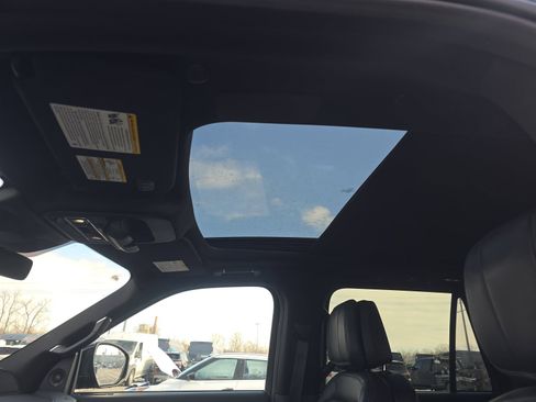 Used 2025 Lincoln Navigator L Reserve w/ Jet Appearance Package image 16